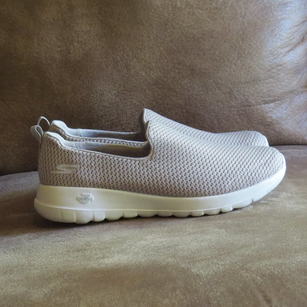 SKechers Taupe Goga Max GoWalk Slip On Shoes Size 8 EUC